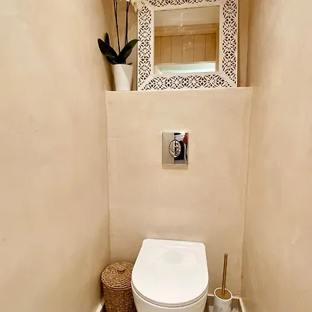 The Lagoon - Coastal Living - Beachfront Luxury - Adults Only Apartment *